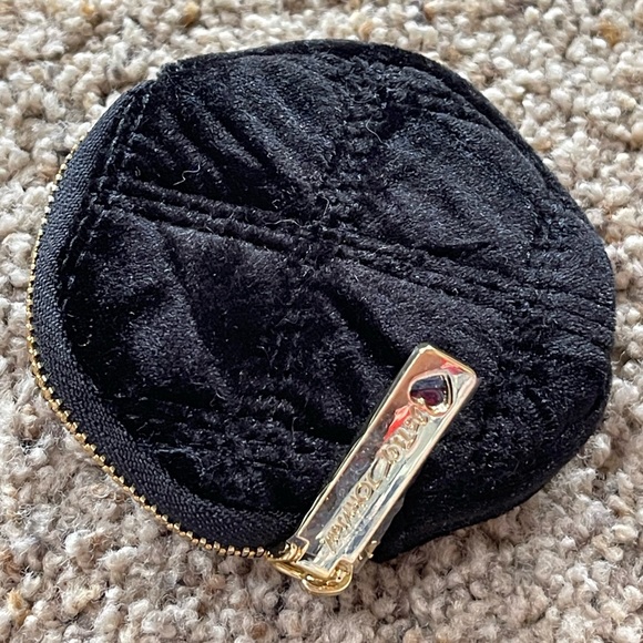 Betsey Johnson Black Velvet Quilted Crossbody Bag Chain Strap Coin AirPods Pouch - Picture 6 of 12